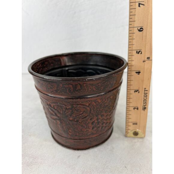 Tin Planter/ Bucket 41/2 inches tall and 5 inches‎ wide. - Picture 7 of 9